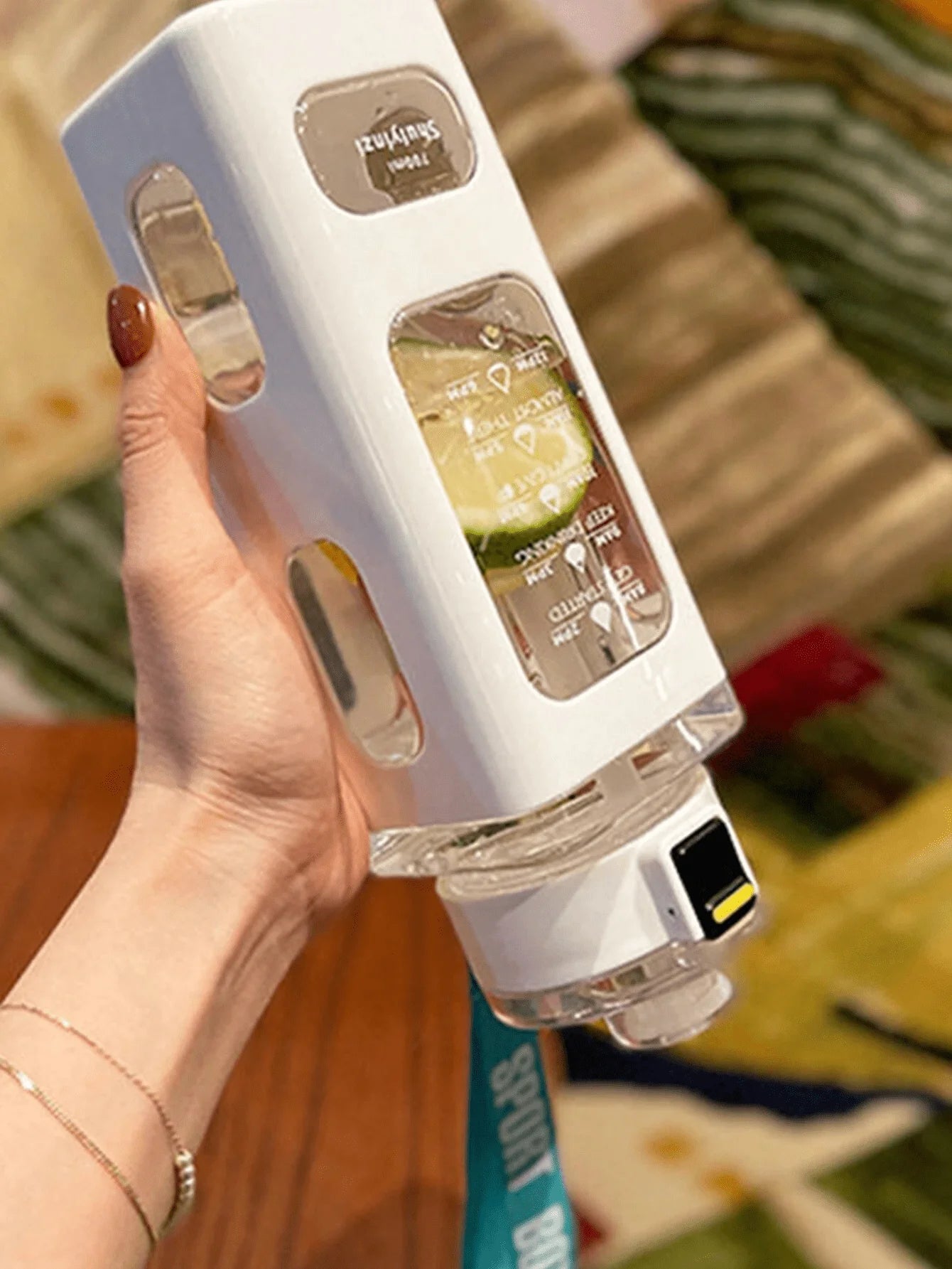700ml White Sports Water Bottle with Sippy Lid